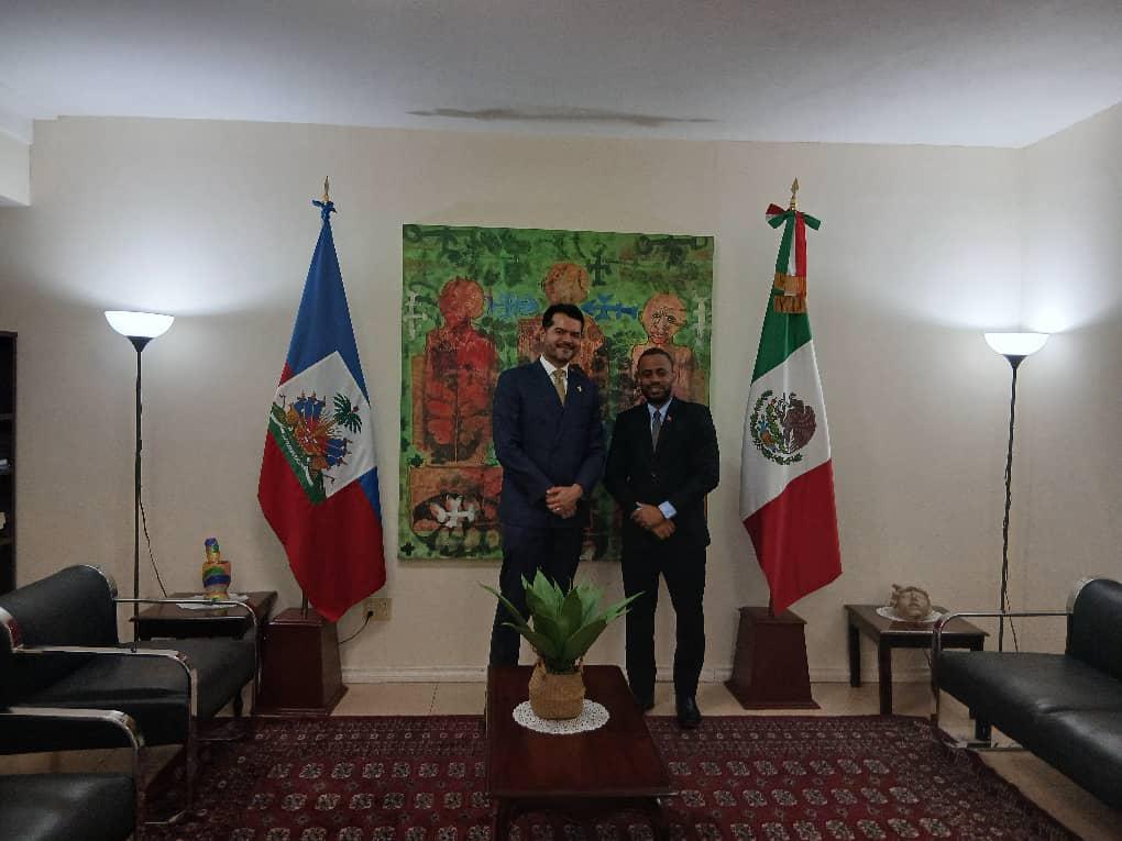 M. Jean Rony Alexandre et l’Ambassadeur du Mexique en Haïti, Son Excellence M. José de Jesús Cisneros Chávez